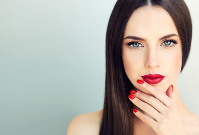 Comment se maquiller quand on est brune? Conseils, astuces et tutos