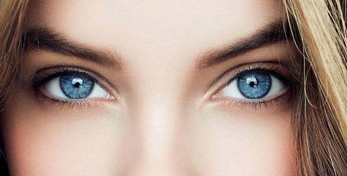 Mettre en valeur les yeux bleus