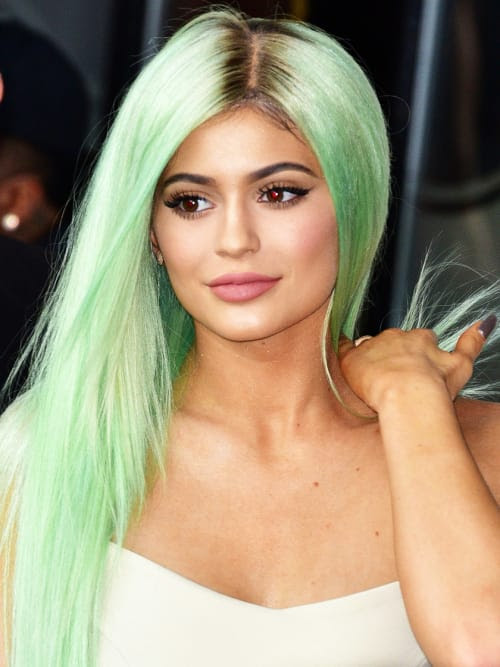 20 transformations capillaires de Kylie Jenner 16
