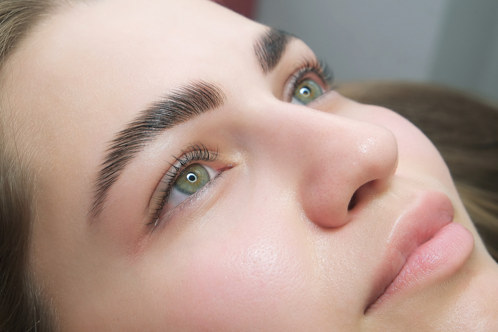 Microshading tout savoir sur cette technique de maquillage semi-permanente des sourcils