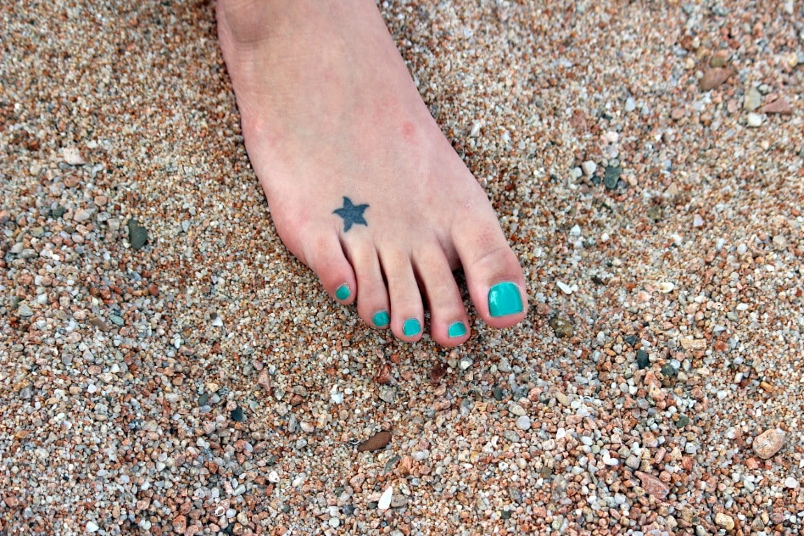 Tatouage d'étoile sur le pied