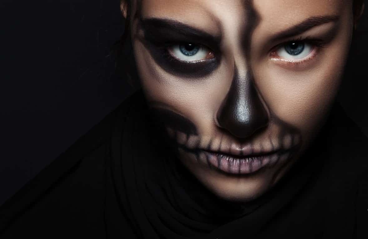 Maquillage de squelette minimaliste uniquement en noir