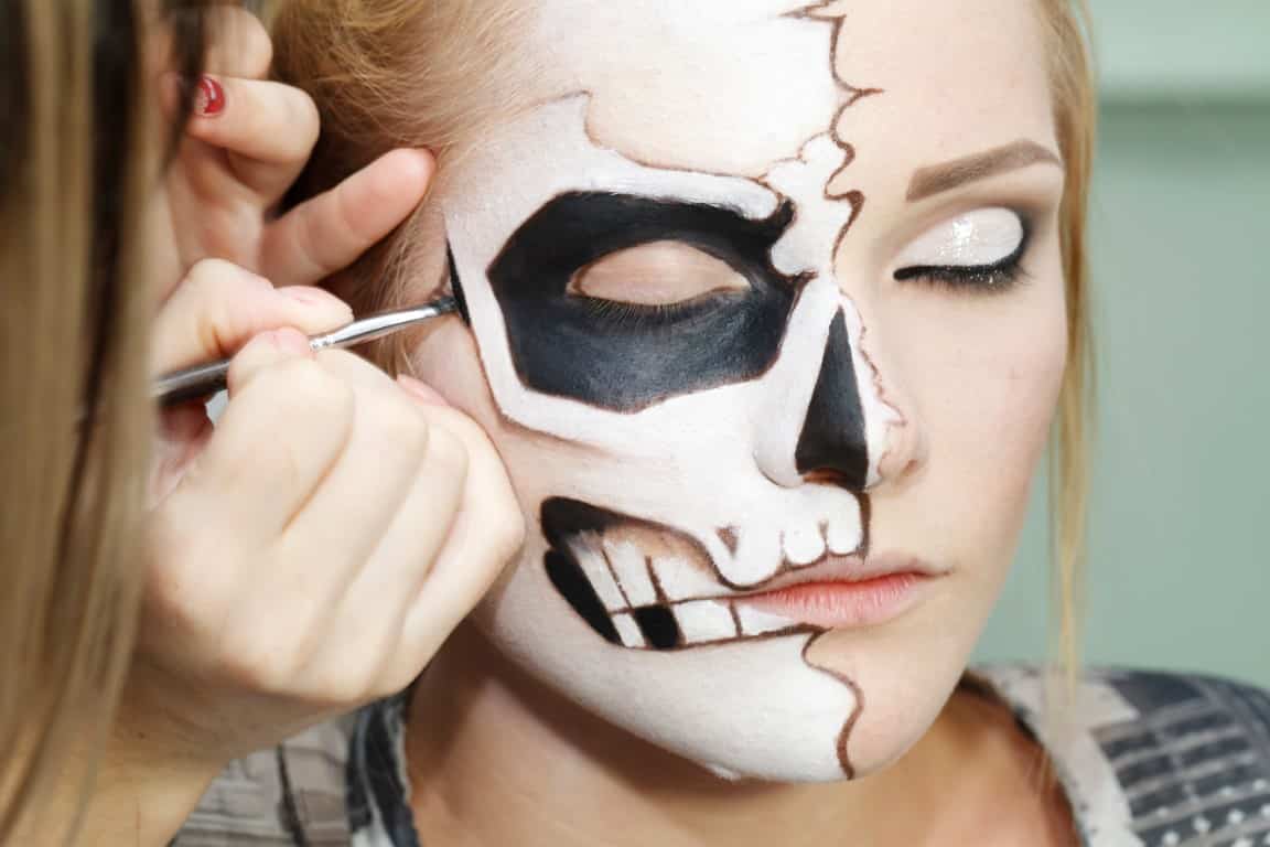Maquillage de demi-squelette
