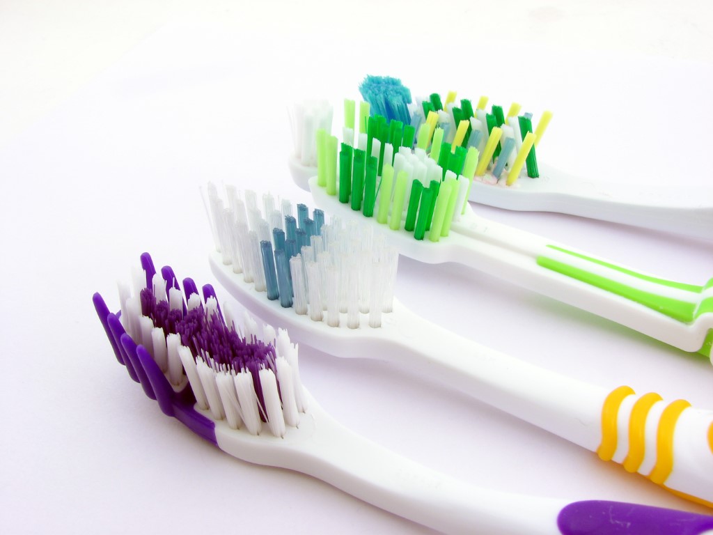 Utiliser une brosse a dents pour recourber les cils