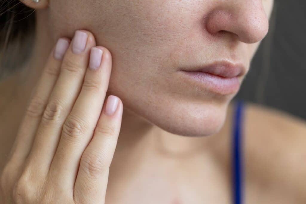 Astuces et conseils pour resserrer les pores de la peau de son visage