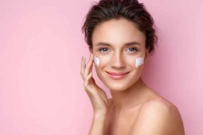 Astuces et conseils pour resserrer les pores de la peau de son visage