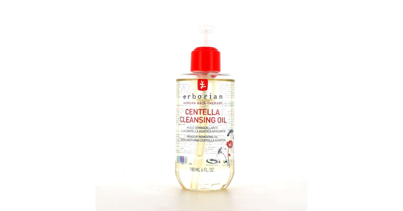 L'huile Centella nettoie, hydrate et apaise la peau