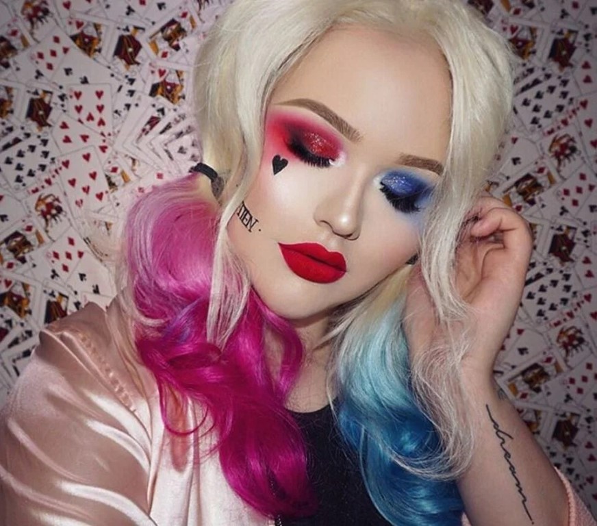 Un maquillage simple pour ressembler à Harley Quinn